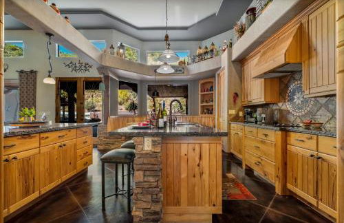 Quail Mountain Desert Resort: Heated Pool, Mt Vews, all BR's King & TV's, Hiking - Photo 13