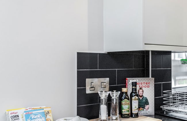 Large Apartment near Windsor Castle - Photo 14