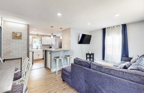 2 Mi to Beach! Hot Tub Haven in Michigan City - Foto 4