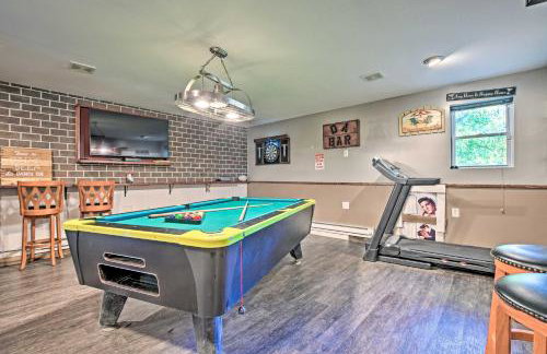 Lakefront Home with Game Room, Theater and Dock! - Foto 26