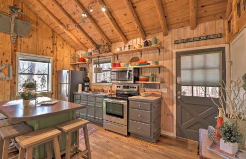 Scenic Greers Ferry Cabin with Deck and Fire Pit! - Foto 10