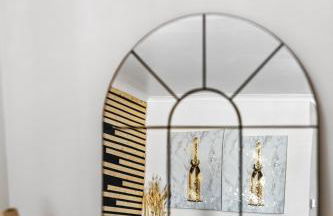 Spacious 6BR - City Hub & Parking - Sleeps 13 - Photo 13