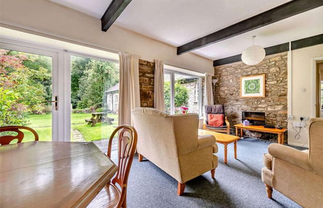 Charming 3-bed Cottage in Llandysul - Photo 6