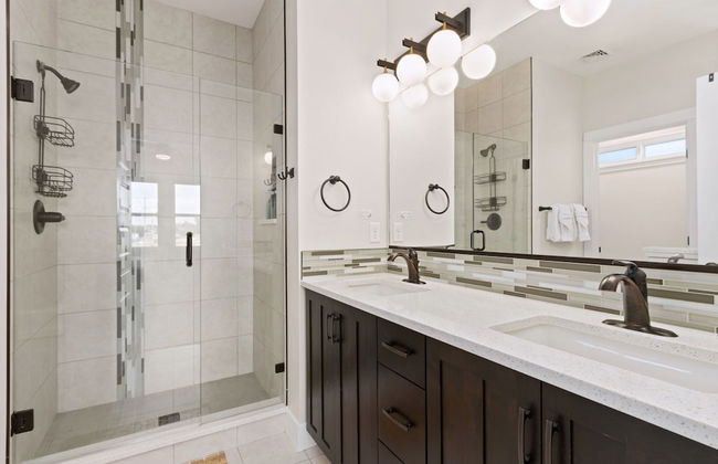 Contemporary Gem - Rooftop Deck & Private Hot Tub! - Foto 21