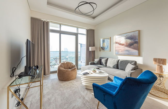 Cozy Convenient 1BR Haven in Al Jaddaf - Photo 1