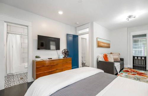 Spacious 5BR/5.5BA Near Plaza & Museum - Photo 14