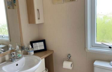 Rew Farm Country and Equestrian Accommodation - Sunset Lodge - Photo 14