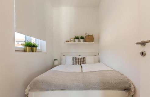 Gorgeous Home In Katuni With Wifi - Foto 39