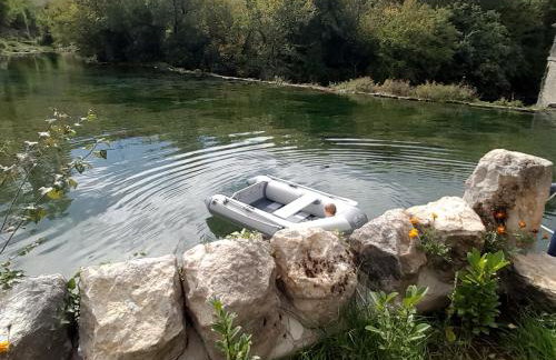 Waterfall House Getaway - Photo 30