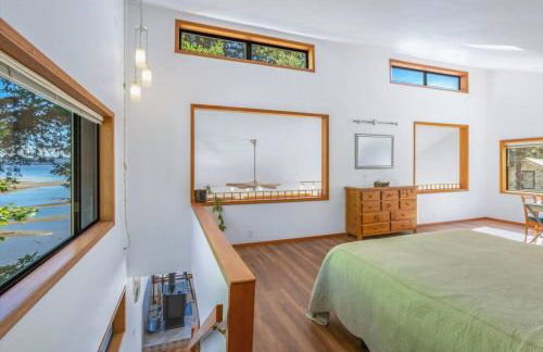 4BR waterfront home with beach access and views - Foto 13