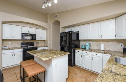 Luxe Desert-Chic 3BR with Heated Pool, Spa, and Grill - Foto 8