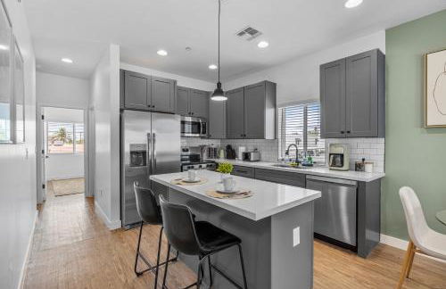 Stylish Phoenix Suite by Zenia Stays - Central & Cozy Escape - Foto 3