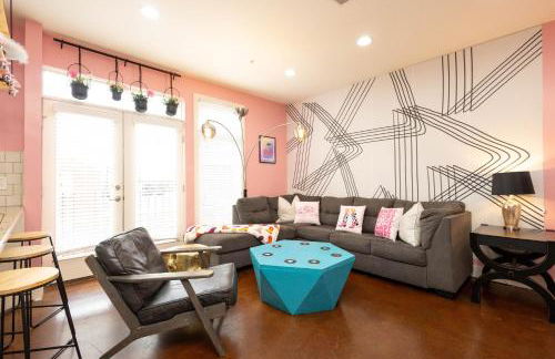 Pink Experience - West End Broadway & Restaurants - Foto 11