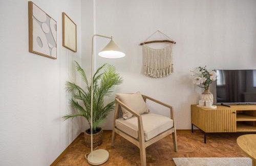 LeHaStays - Apartment Buckau 16 I WLAN I SmartTV - Photo 13