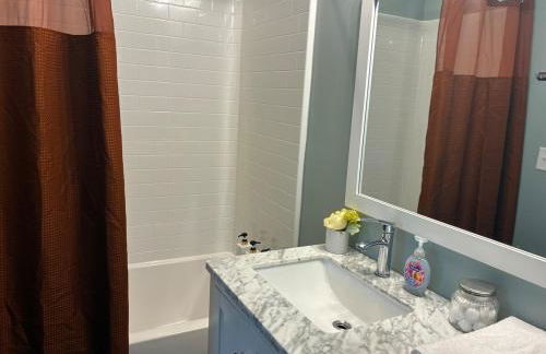 Modern Near Downtown Hospitals Greenville Stay - Foto 5