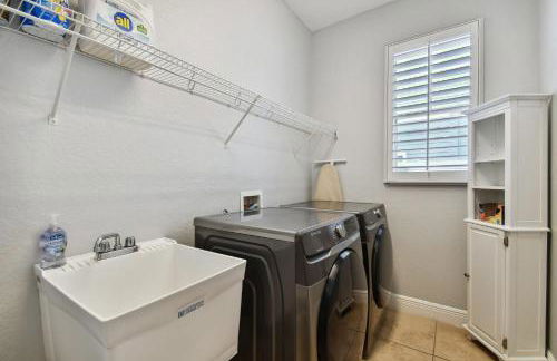 Tampa Private Large House, Game Room & Backyard - Sleeps 12, 4bdr, 3bth, Quiet Community, Near Everything in Tampa & St Pete - Foto 71