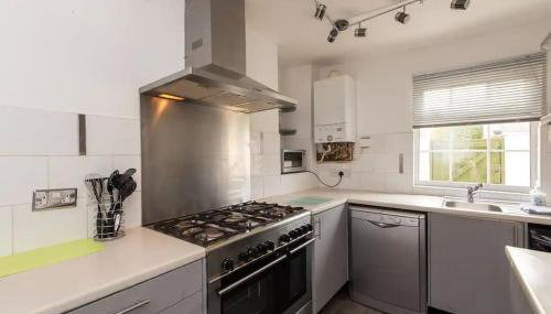 Peaceful Home from Home - Spacious 3 Bedroom House Accommodating 7 - Ideal for Families and Workers - Foto 4