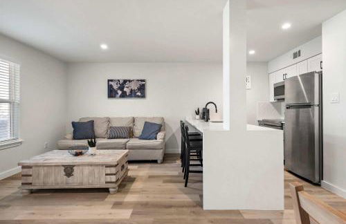 Chic & Stylish 1BR Retreat near Zilker Park - Photo 6