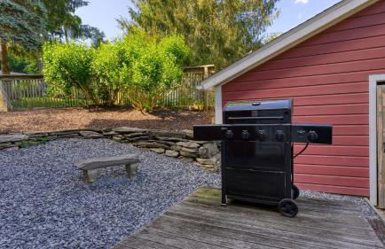 Historic Barn Retreat w Pool Pond Views Longview Pond Lodge by AvantStay - Foto 50