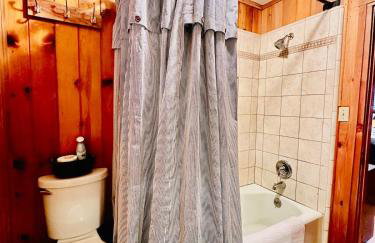 BunkHouse 1960's Camp Vibe with Timeless Wet Bar - Foto 65