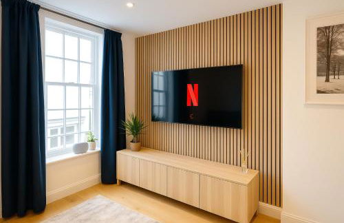 Elegant Windsor Flat - Short Walk to Windsor Castle, River Thames & Train Station - Foto 6