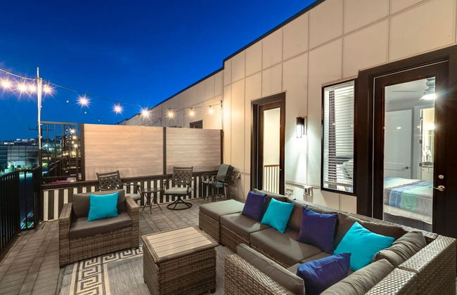 Luxury Townhome With Rooftop Deck Skyline Views - Foto 9