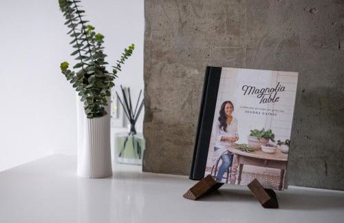 Chic and Spacious 2BD Apt with washer and dryer in unit - Foto 14