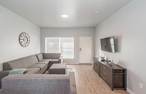 Bringham's Mill Apartments Perfect for Groups Full Kitchen Gym and Free Parking - Photo 140