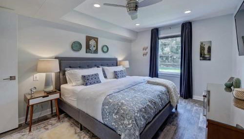 Spacious Conveniently Located 1BR in Myers Park - Photo 2