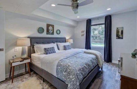 Spacious Conveniently Located 1BR in Myers Park - Photo 2