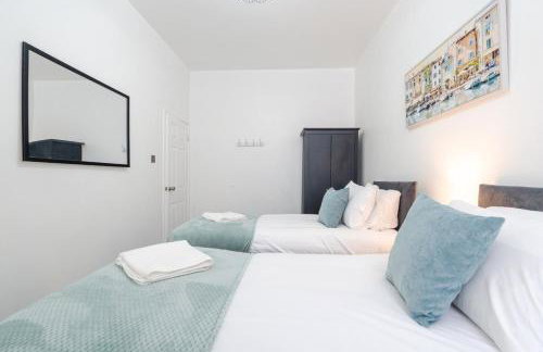 Newly Renovated 4BR House with lots of amenities - Foto 24
