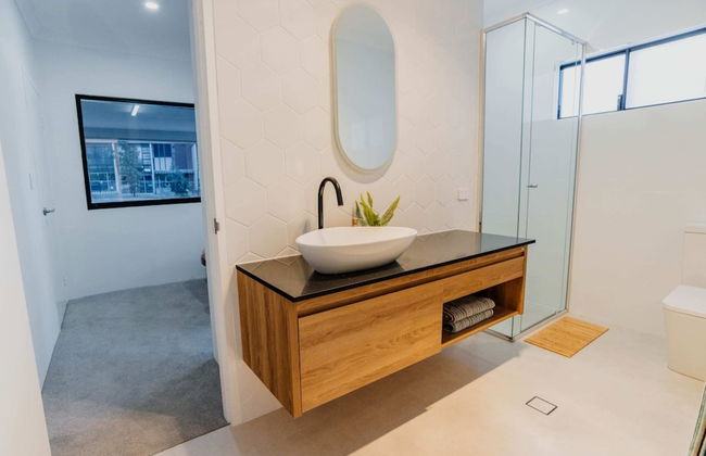 Beautiful 4BR Family Home With Patio and Parking! - Foto 29