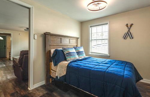 Resort Dock and Boat Ramp Home with Wolf Bay Access - Foto 13