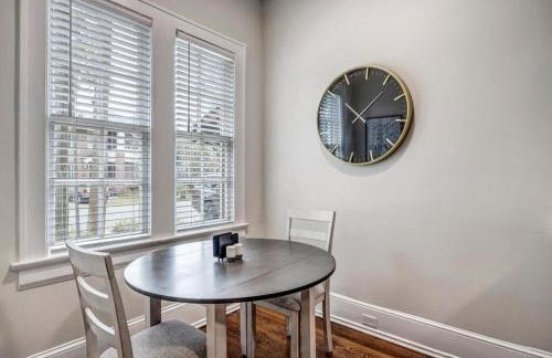 Trendy Historic Apt - Blocks from Shoppes of Avondale - Foto 16