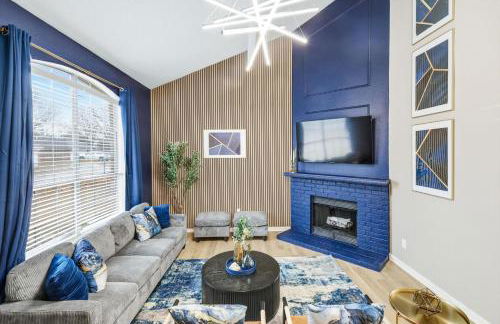 Luxury Living w Backyard Pool Oasis 5BD 3BA - Foto 1