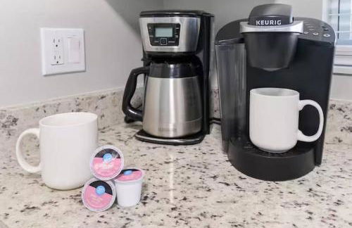 New listing~10 min to beach~Back yard fun~Pool - Foto 13