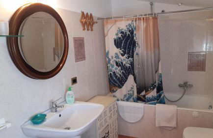 Entire apartment in Panoramic Villa with Bathtub - Photo 63