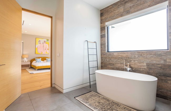 Luxe Weho Villa, Walk to Melrose Ave, Pool + Hot Tub North Vista by Avantstay - Photo 29