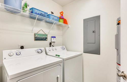 Marina and Beach Club Access Condo in Southport - Foto 25