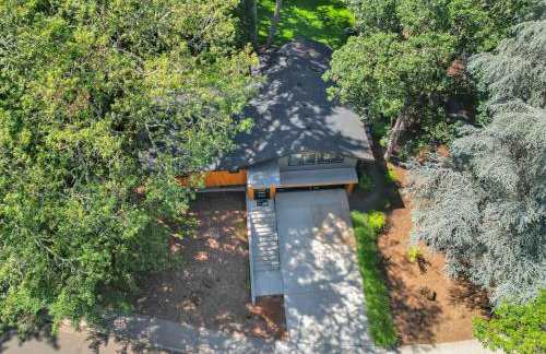 Family-Friendly Luxe Home with Sauna - mins to UO - Foto 52