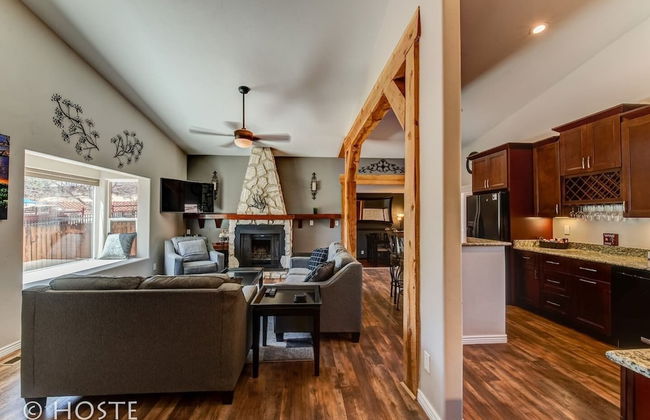 Mtn Dream! Fireplace, Patio & Hot Tub 4BR - Photo 23