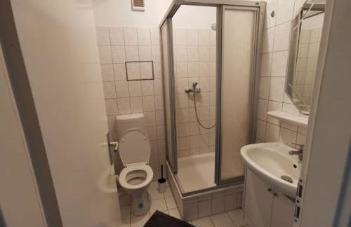 APARTS - Neue Monteurwohnungen in Schwerin - Free WiFi & Parking - ruhige Lage nähe Schweriner See - Foto 6