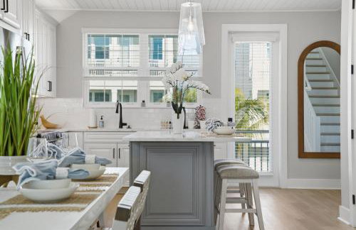 New Listing Discounts! Canal Home-Heated Pool, Game Room, Tesla Charger, & More - Foto 28