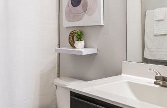 Family-Friendly 4BR Home with BBQ & Free Parking - Foto 37