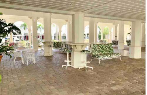 Romantic Studio in the Heart of Palm Beach - Photo 25