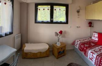 Confortable Studio de montagne avec loggia et jolie vue Les Rousses "Le Flocon des Cimes" Station de ski familiale Jura 39 - Foto 7