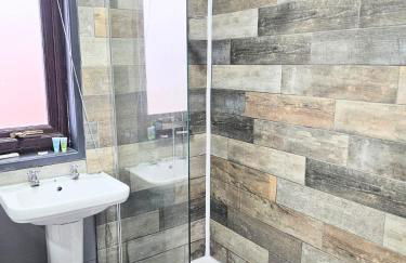 Magpie 1 Hot Tub HuntersMoon-Warminster-Bath-Wiltshire - Photo 18