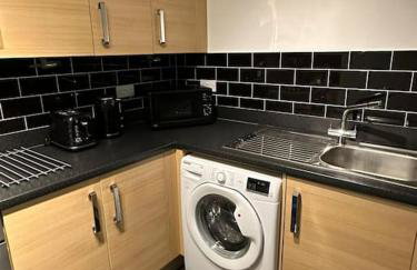 Lakeside apartment with FREE parking / M25 - Photo 4