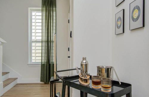 3bd-Rooftop Movie Theater-BBQ-Retro Music Theme-Downtown 8mins - Photo 26