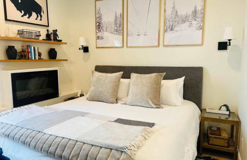 Stylish King Suite-FP-Hot Tub-Walk to All In OT - Photo 19